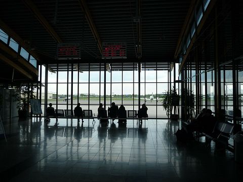 airport-84240_1280