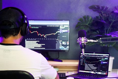 10 Penny Stocks With Huge Upside Potential According To Analysts