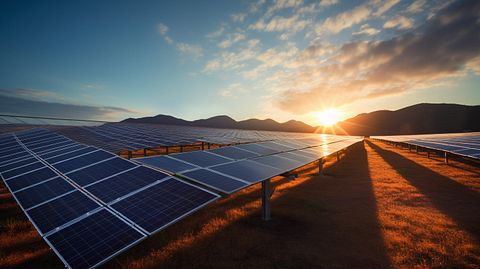 Is Canadian Solar Inc. (CSIQ) the Best Solar Stock to Buy in 2025?