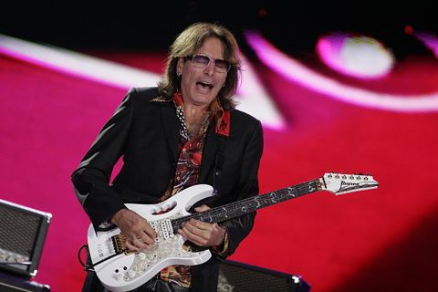 7 Countries That Make The Best Guitars in The World