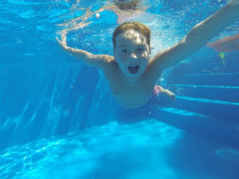 10 Beginner Swim Lessons For Toddlers and Kids in NYC