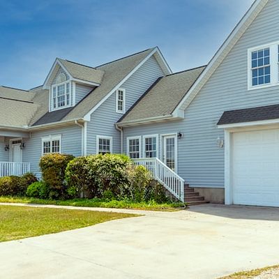Top 10 Real Estate and Realty Stocks to Invest In According to Hedge Funds