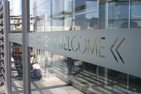 airport-375301_1280