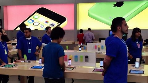 Apple, is AAPL a good stock to buy, Millard Mickey Drexler, retirement,