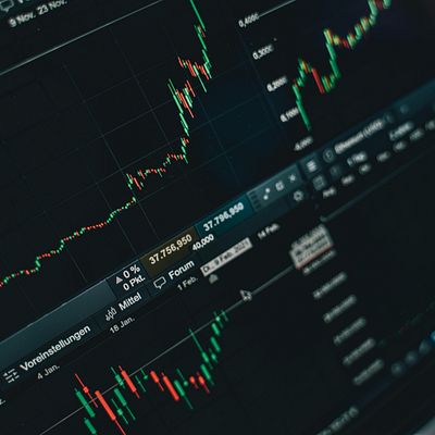 Hedge Fund and Insider Trading News: Michael Burry, Bill Ackman, Paul Tudor Jones, Warren Buffett, Jain Global, Yunqi Capital, Catalio Capital Management, Levi Strauss & Co (LEVI), Avnet Inc (AVT), and More