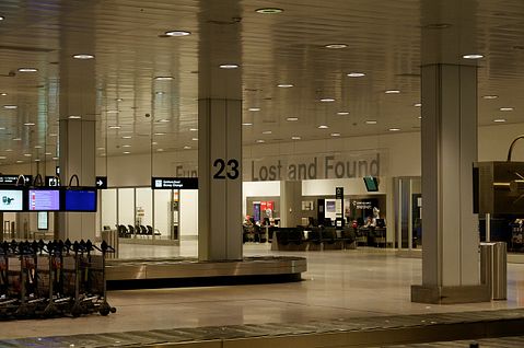 airport-335556_1280