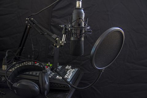 microphone-616788_1280