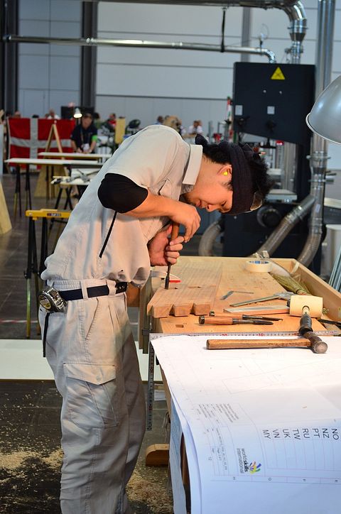 workers-833578_1280 Top 11 Philippine Exports and Imports