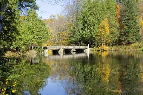 bridge-stone-pond-Vermont-water-scenic-nature