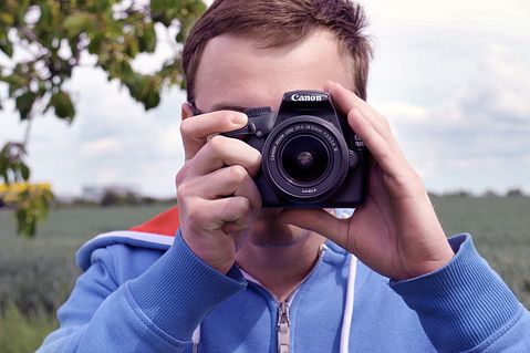7 Easiest Digital Cameras to Use for Seniors