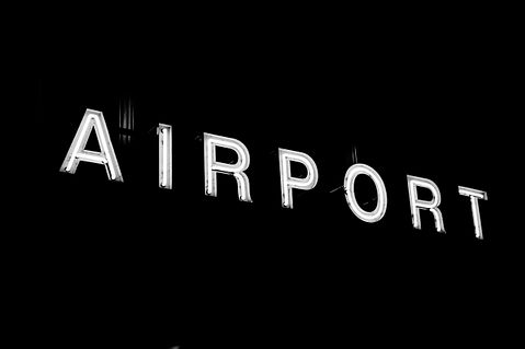 airport-583407_1280