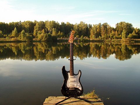 guitar-943476_960_720