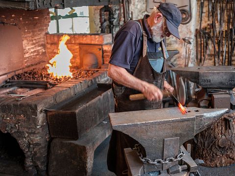 Vale (VALE) Cuts 2025 Iron Ore Pellet Forecast Amid Market Oversupply