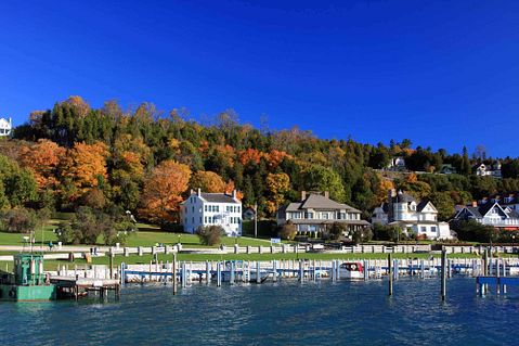25 Popular Small Towns to Live in the U.S.