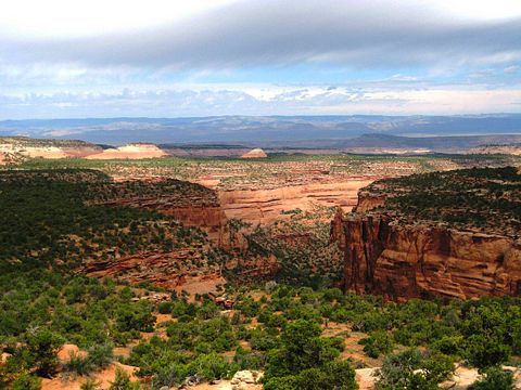 colorado-valley-landscape-mountains