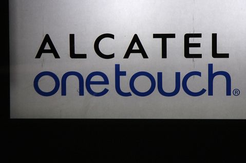 7 Easy to Use Mobile Phones for the Elderly