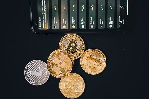10 Best Cryptocurrency Stocks to Buy Right Now