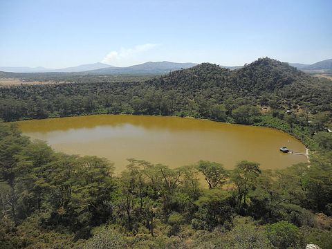 800px-Craterlakekenya